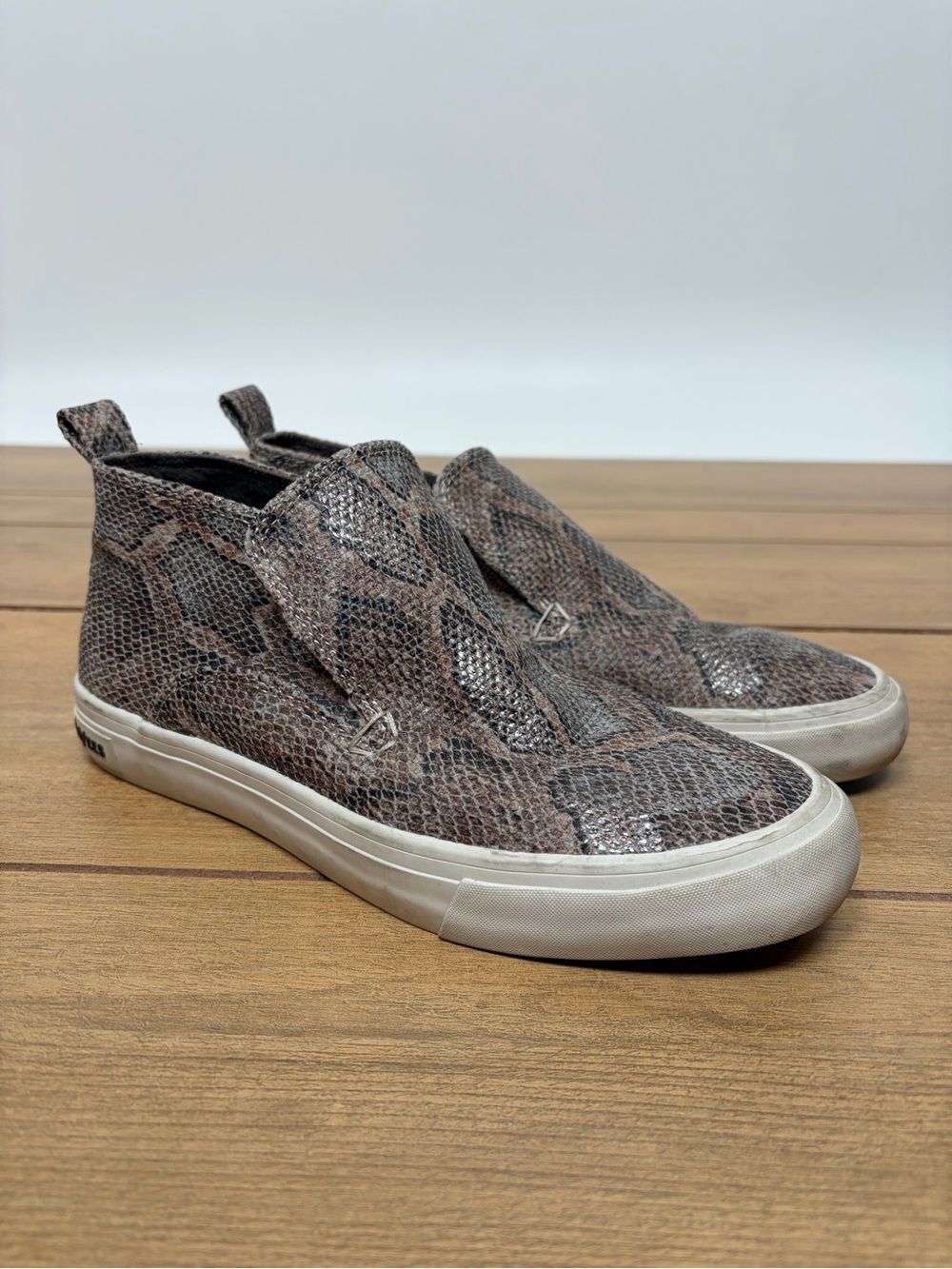 SeaVees Huntington Middie size 8.5